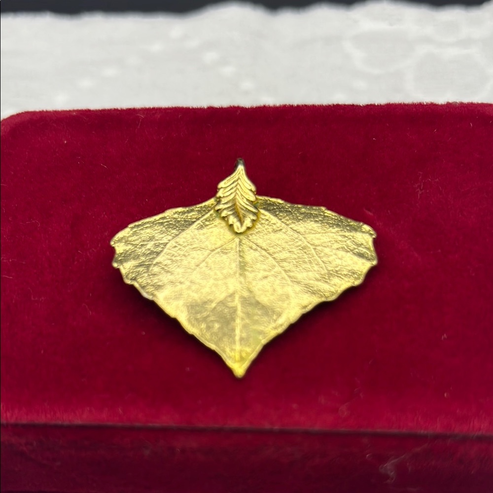 17 Gold Leaf Pendant only